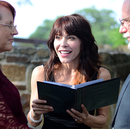 5 Ways to Find a Minister for a Bilingual Wedding Ceremony
